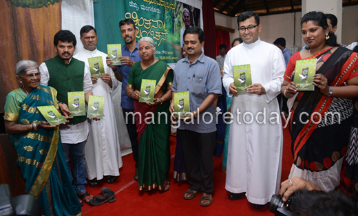 Saalumarada Thimmakka releases ‘Hasiru Thorana’ in Mangaluru 2
